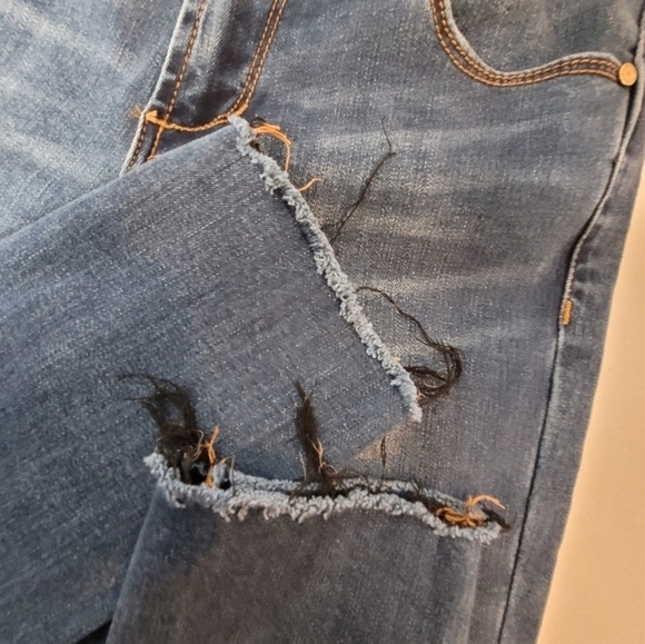 Articles Of Society Low Rise Raw-Hem Form Fitting Jeggings - Size 25 - Picture 7 of 12